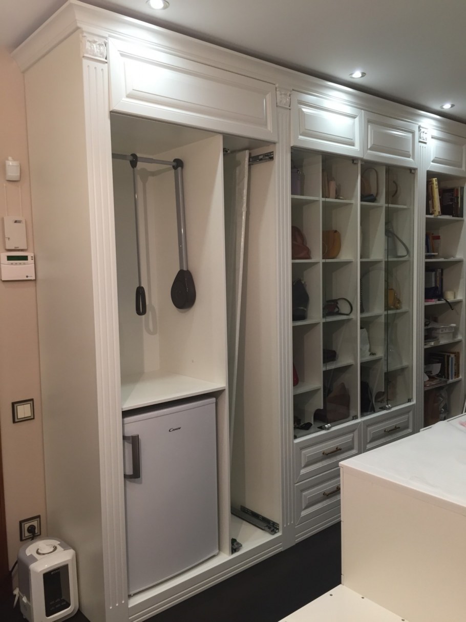 Гардеробная в коридоре