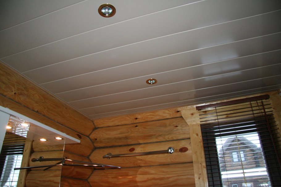 Имитация деревянных балок на потолке
