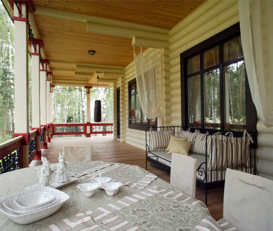 Веранда к деревянному дому