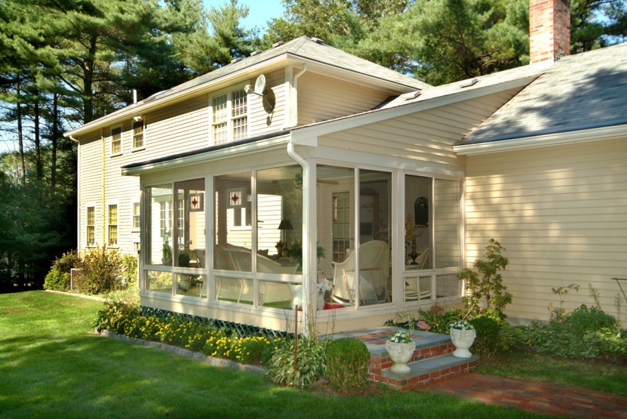 Дом с верандой и террасой