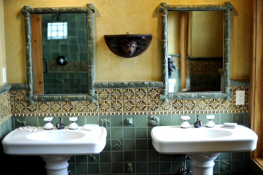 Испанский стиль в интерьере ванной