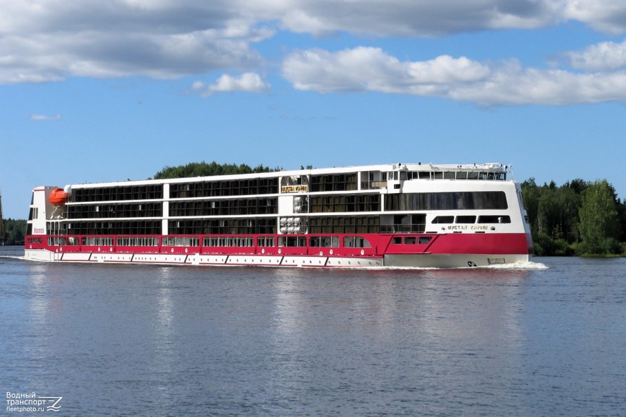 Машинное отделение теплохода Мустай Карим