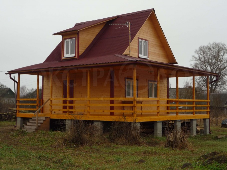 Каркасный дом с круглой верандой