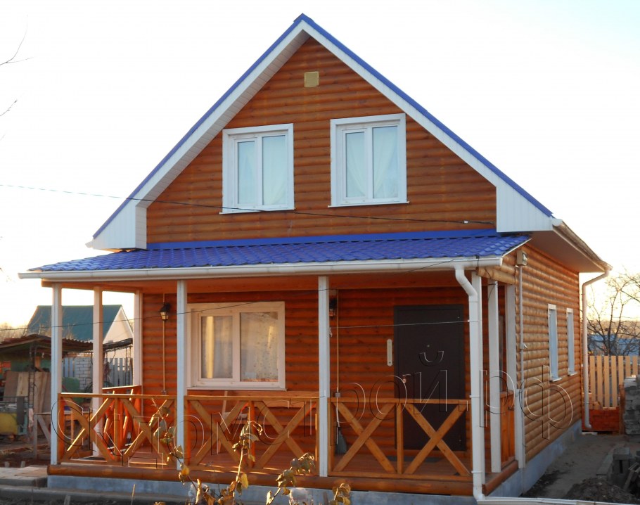 Крыльцо под общей крышей