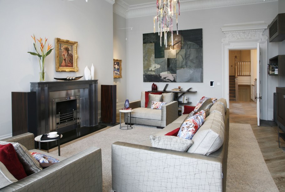 Гостиная с камином в стиле арт деко