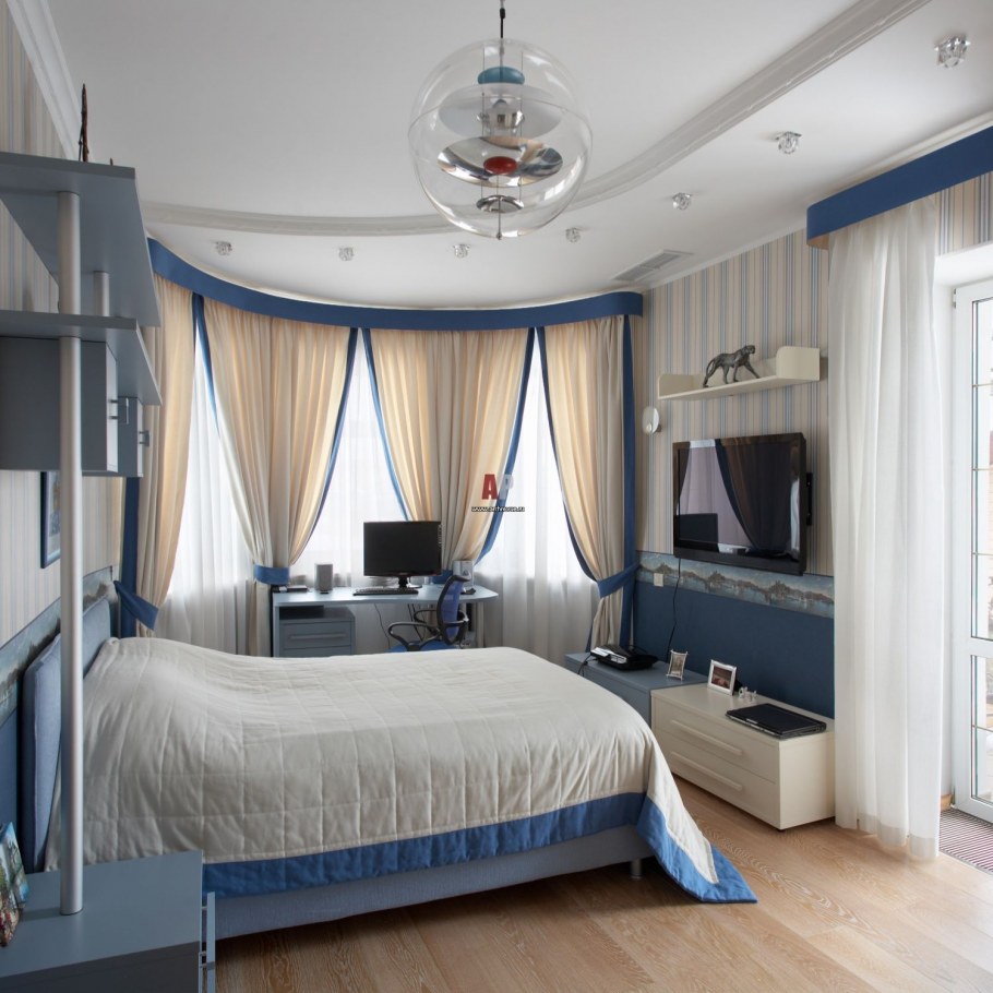 Бирюзовые шторы в бежевом интерьере