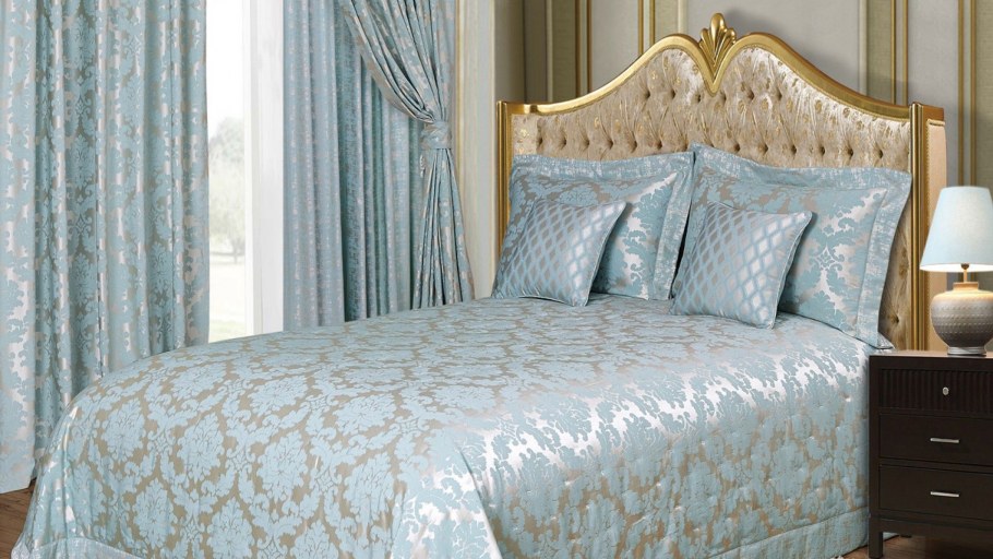 Синяя тюль в интерьере