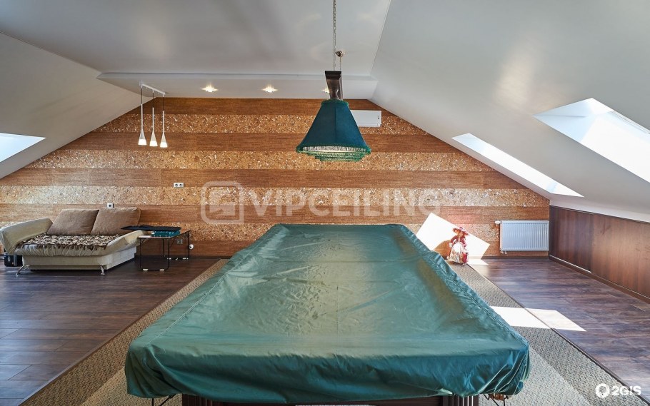 Натяжной потолок на мансарде