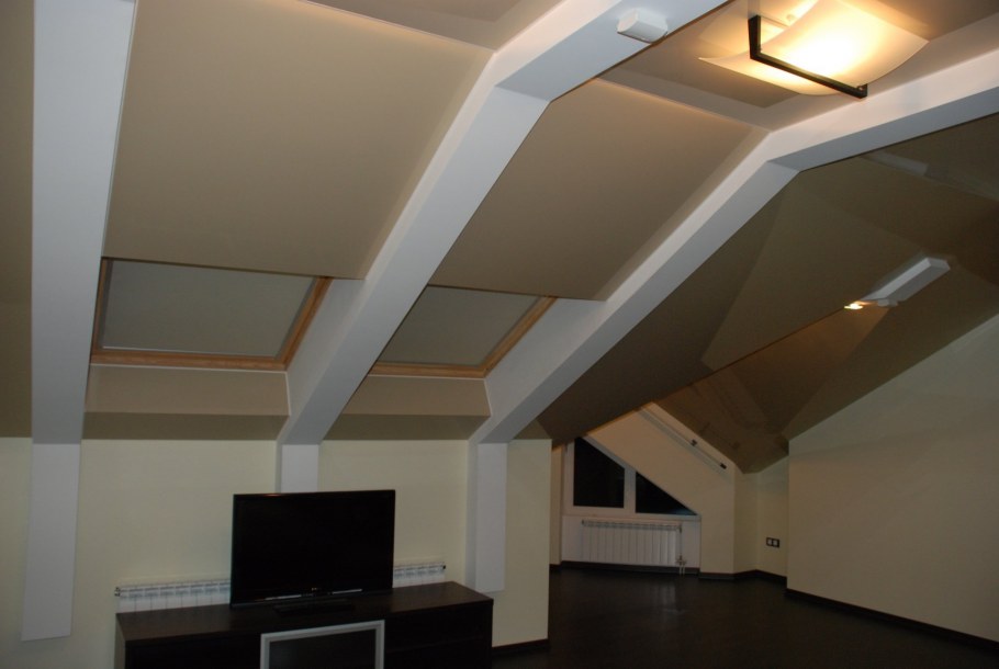 Многоуровневые потолки на мансарде