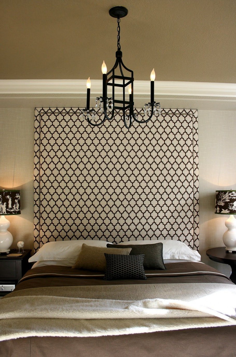 Декор стен в спальне