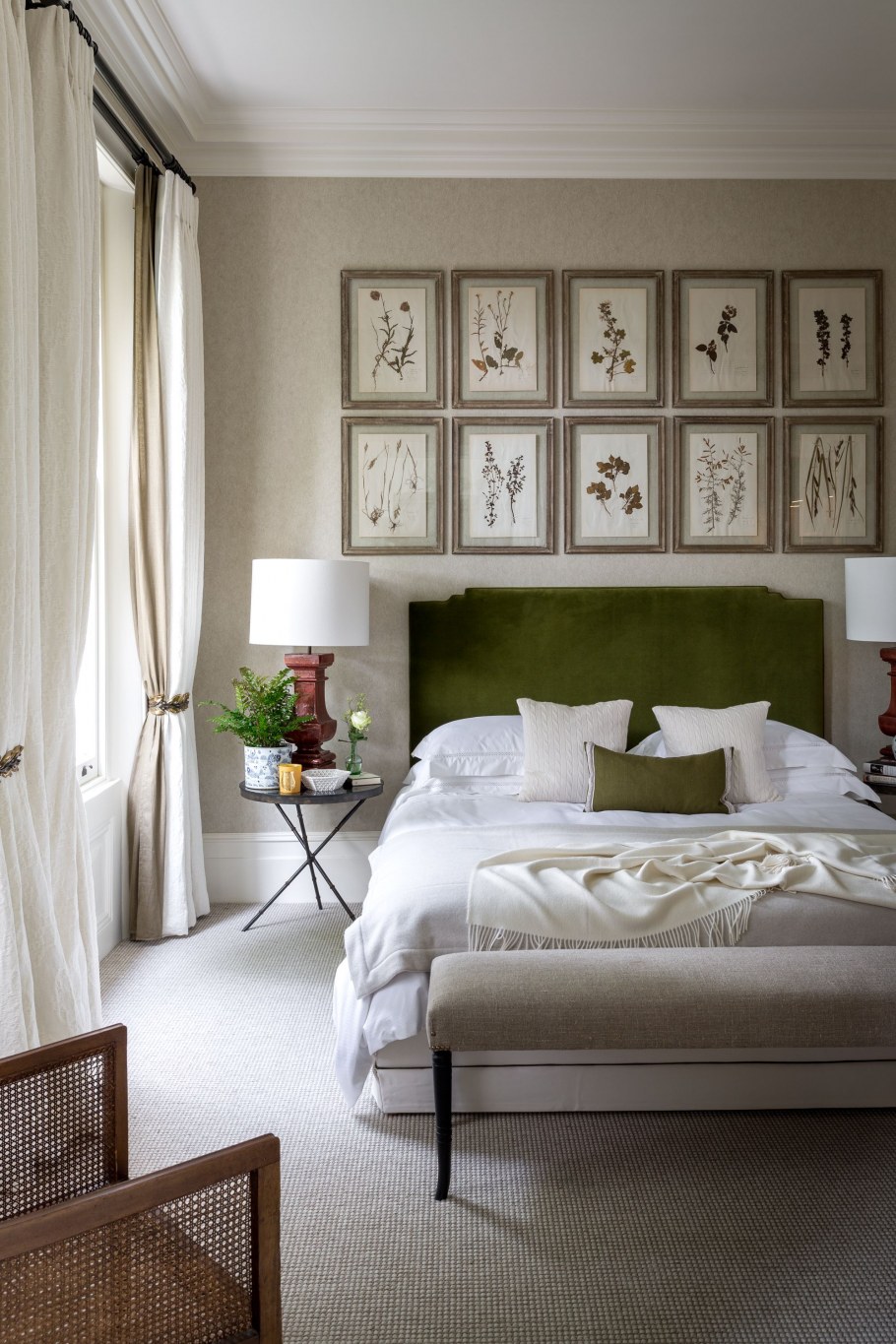 Украшение изголовья кровати