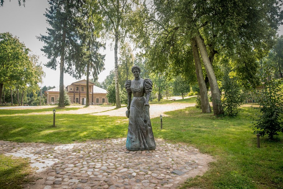 Старый парк в селе Святогорье