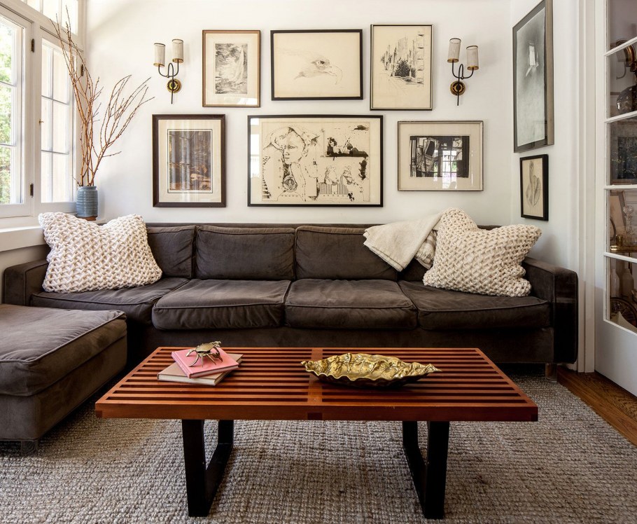 Интерьер под коричневый диван