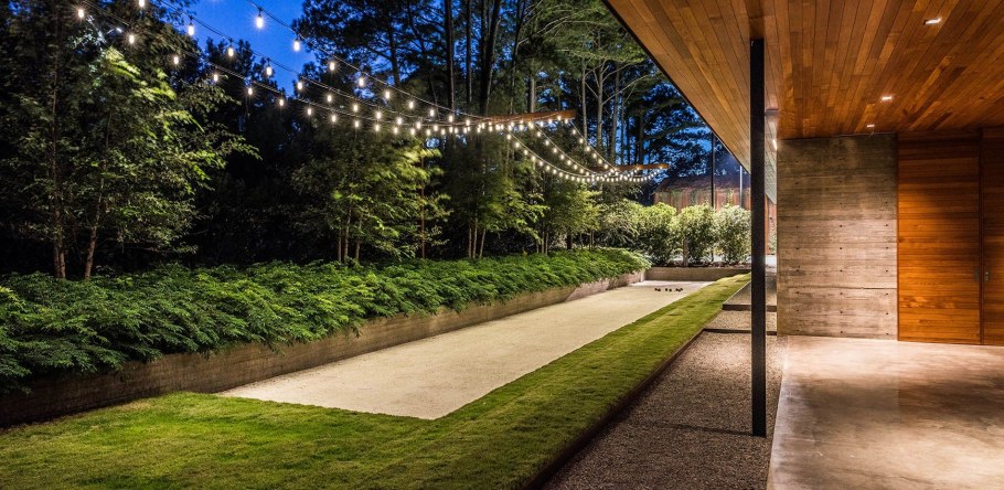 Украшения участка в стиле Шале