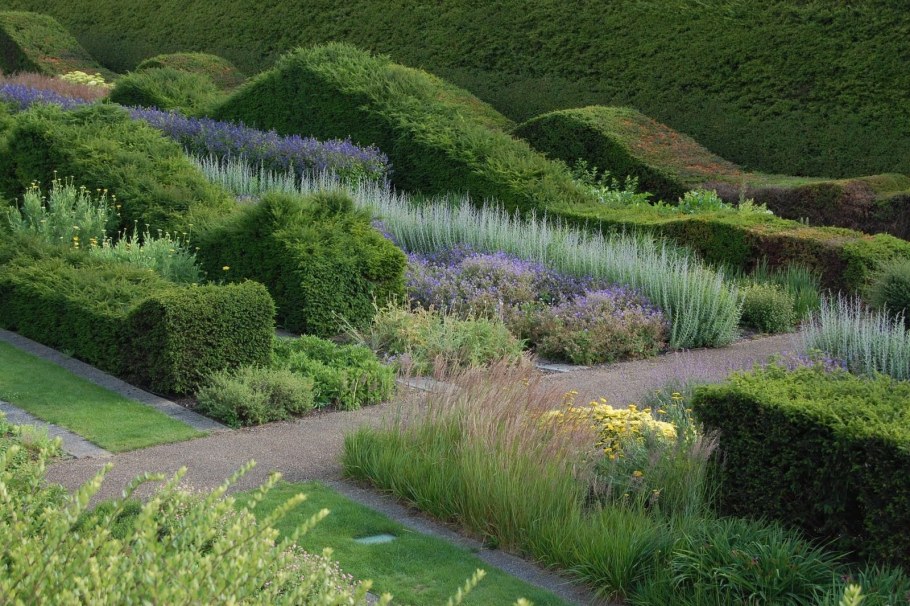 Рокарий в Лесном стиле