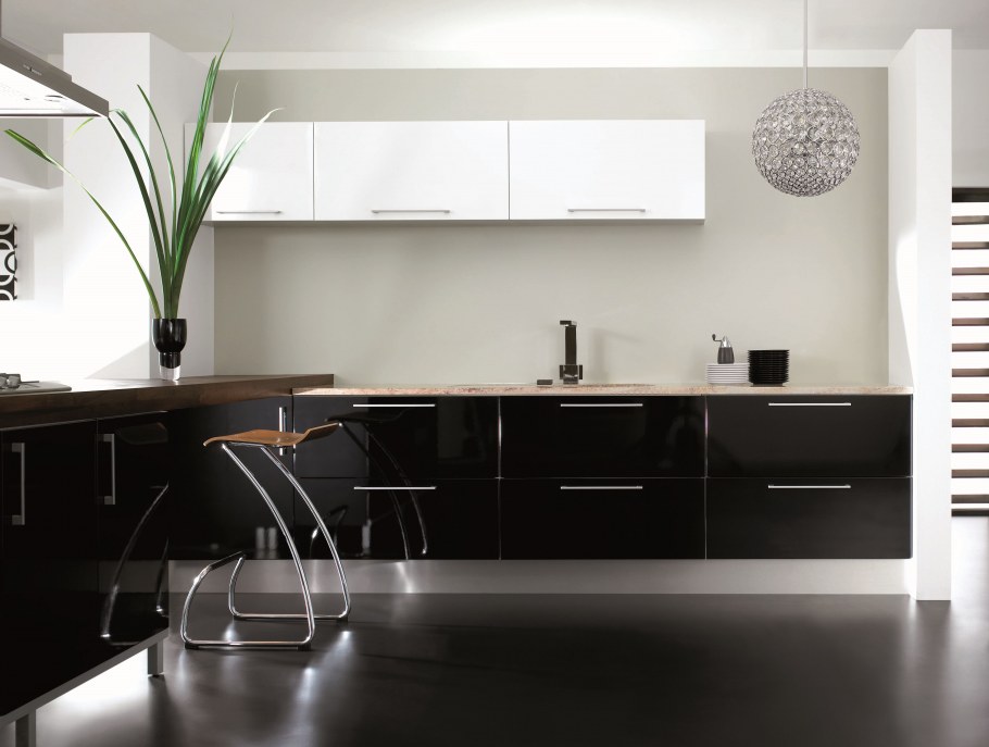 Чёрно белый гарнитур