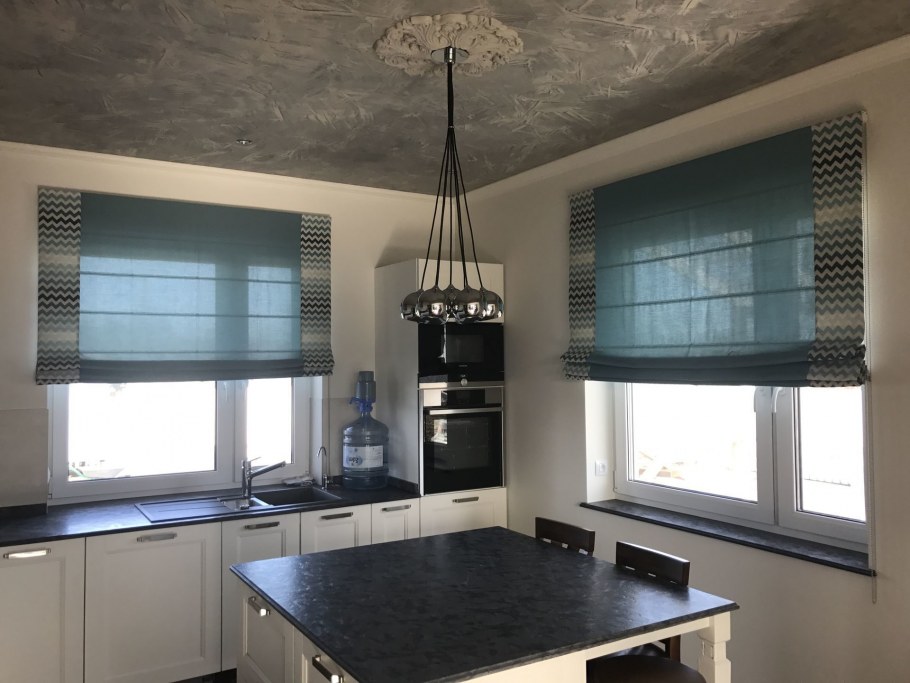 Шторы в гостиную совмещенную с кухней