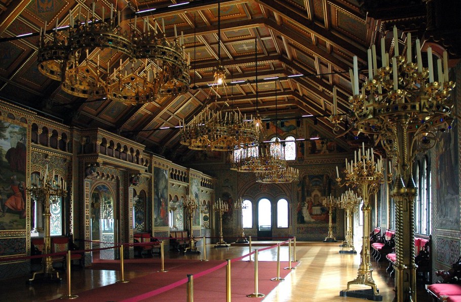 Замок Нойшванштайн в Германии изнутри