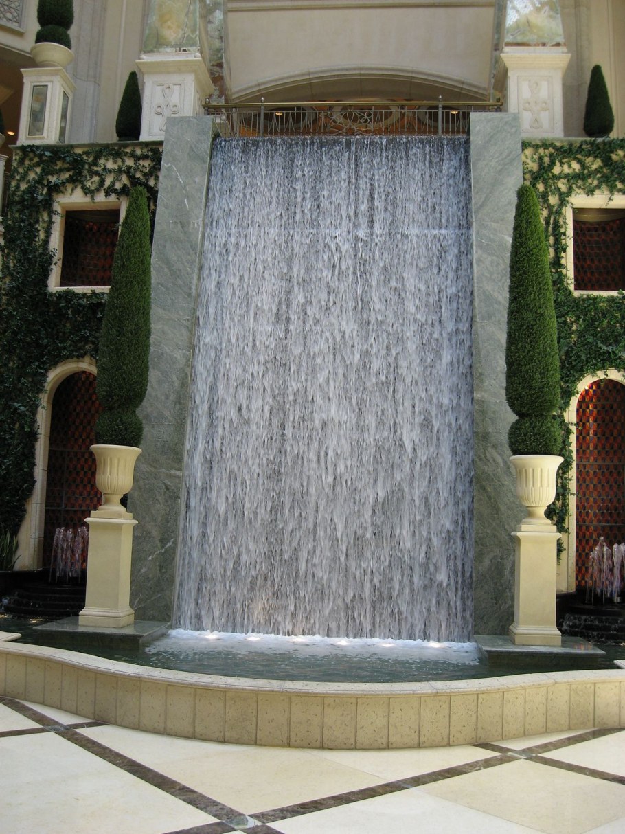 Фонтан в интерьере