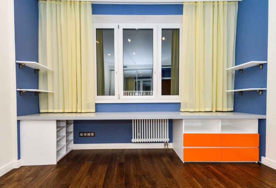 Окно в детской