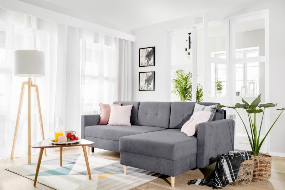 Серый диван