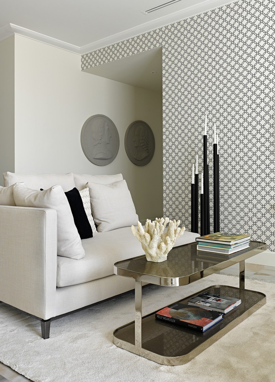 Статуэтки в интерьере гостиной