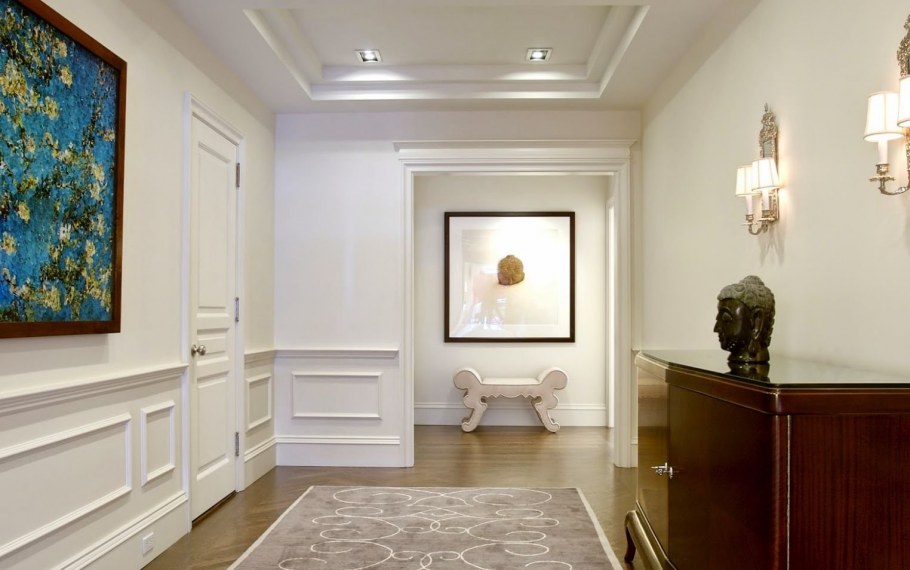 Молдинги в коридоре