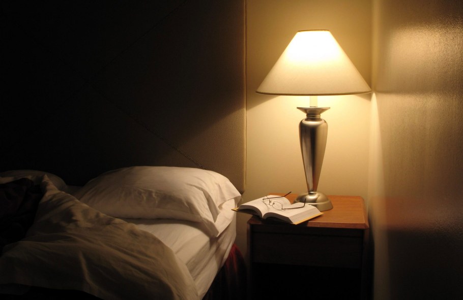 Лампа в комнате