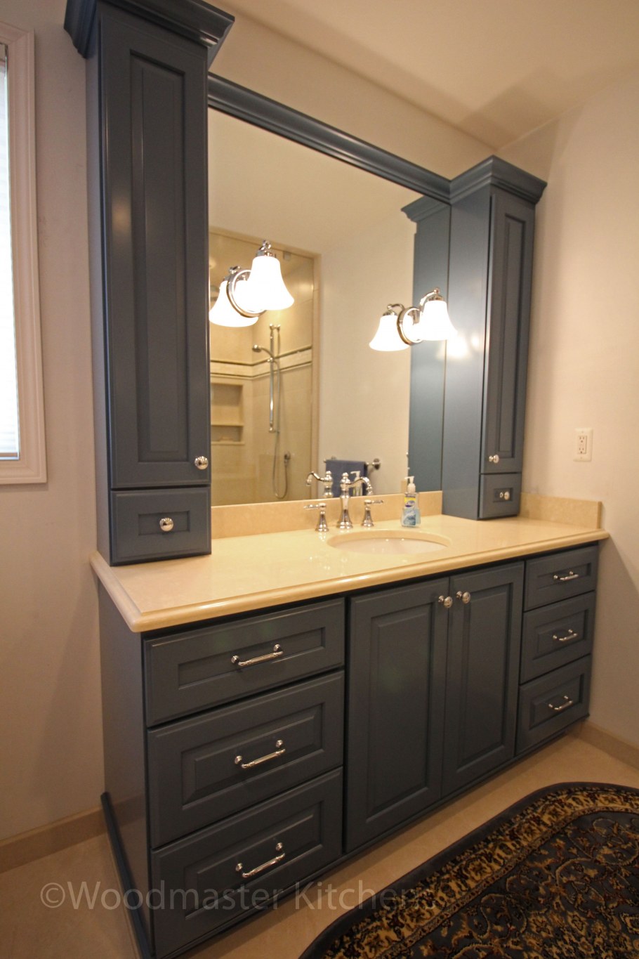 Круглое зеркало в спальню