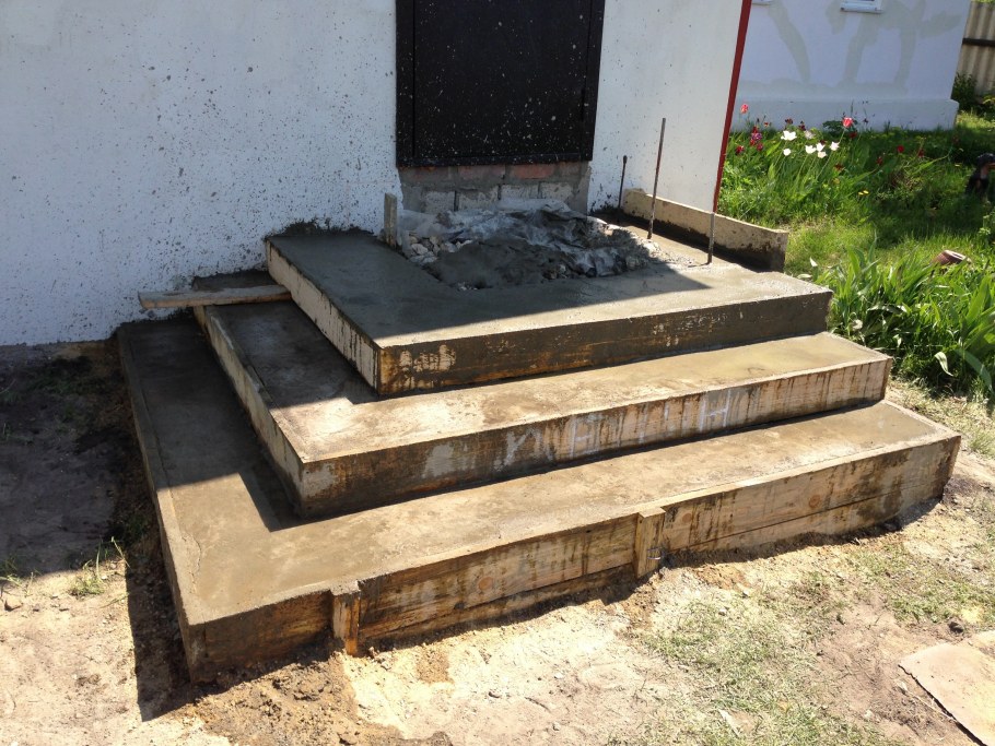 Небольшие порожки к дому