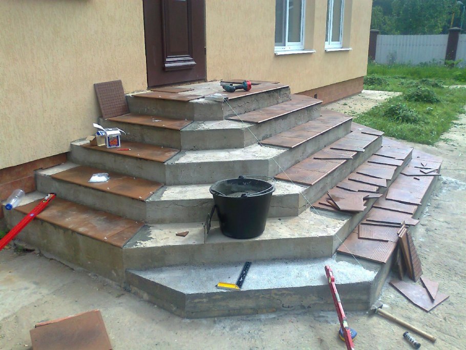 Отделка крыльца