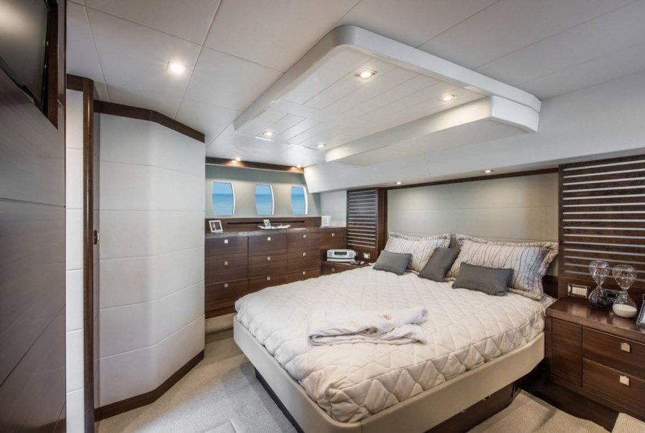 Потолок на яхте