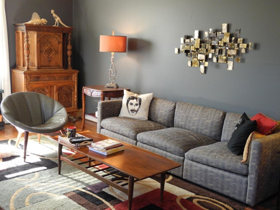 Мебель к серым стенам