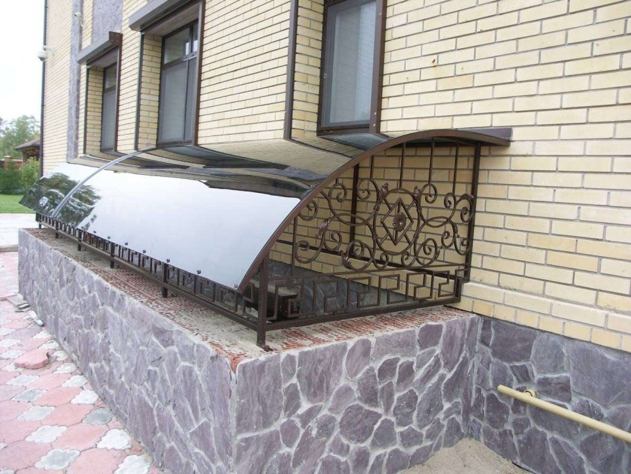 Погреб под крыльцом