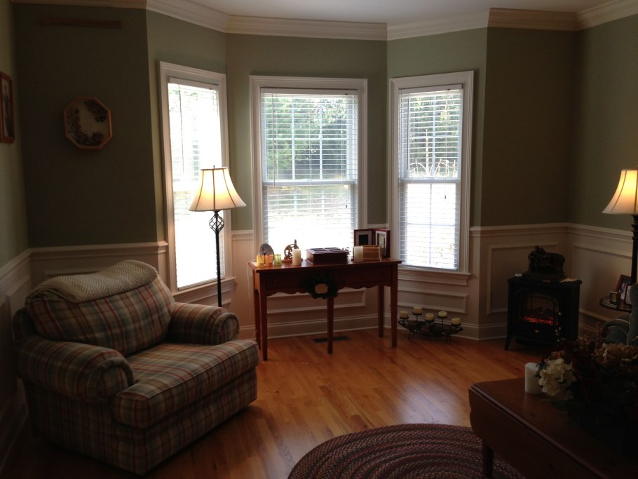 Гостиная с эркером