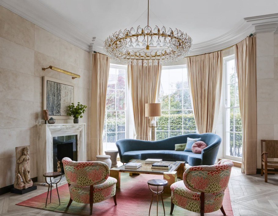 Шторы в эркере для гостиной