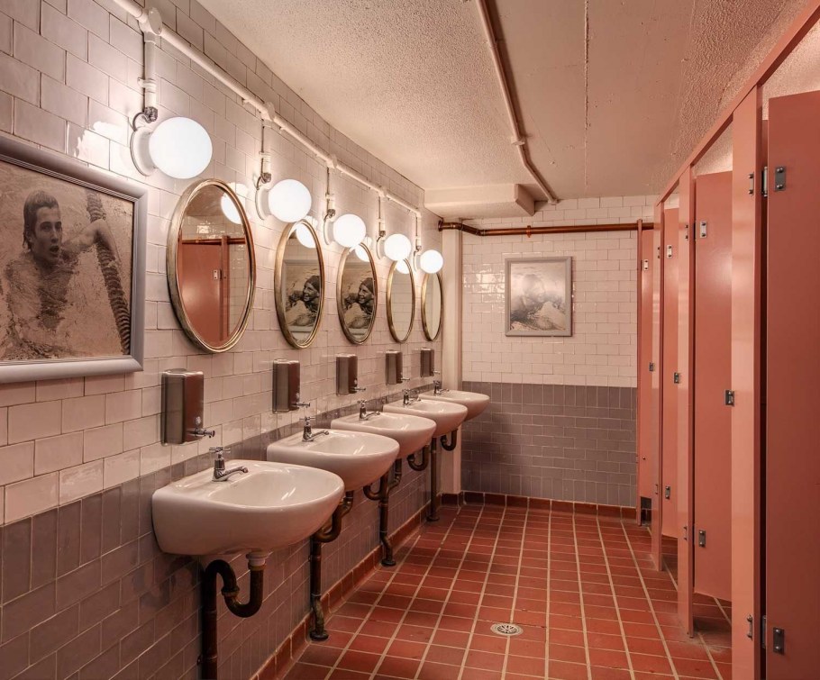 Туалетная комната в кафе