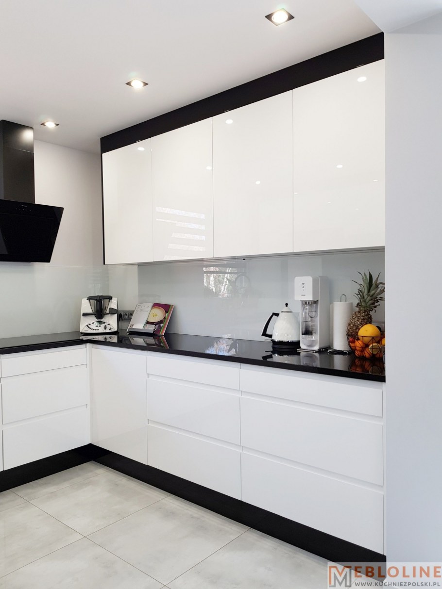 Письменный стол TAMHOLT белый/дуб