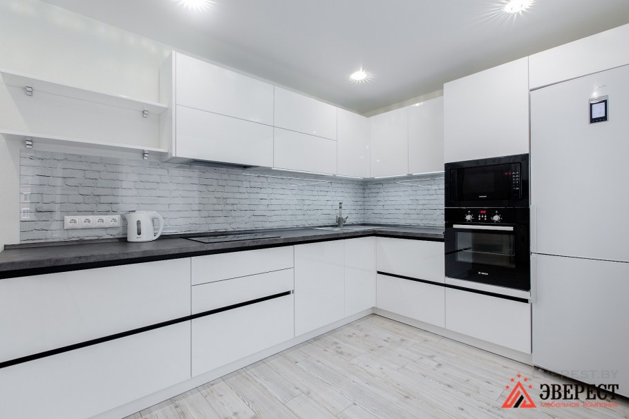 FASTBOX черный глянцевый стол