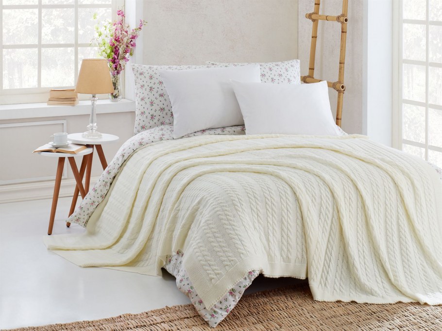 Спальня в цвете экрю