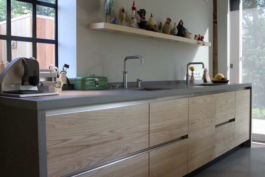 Кухня бетон с деревянной столешницей