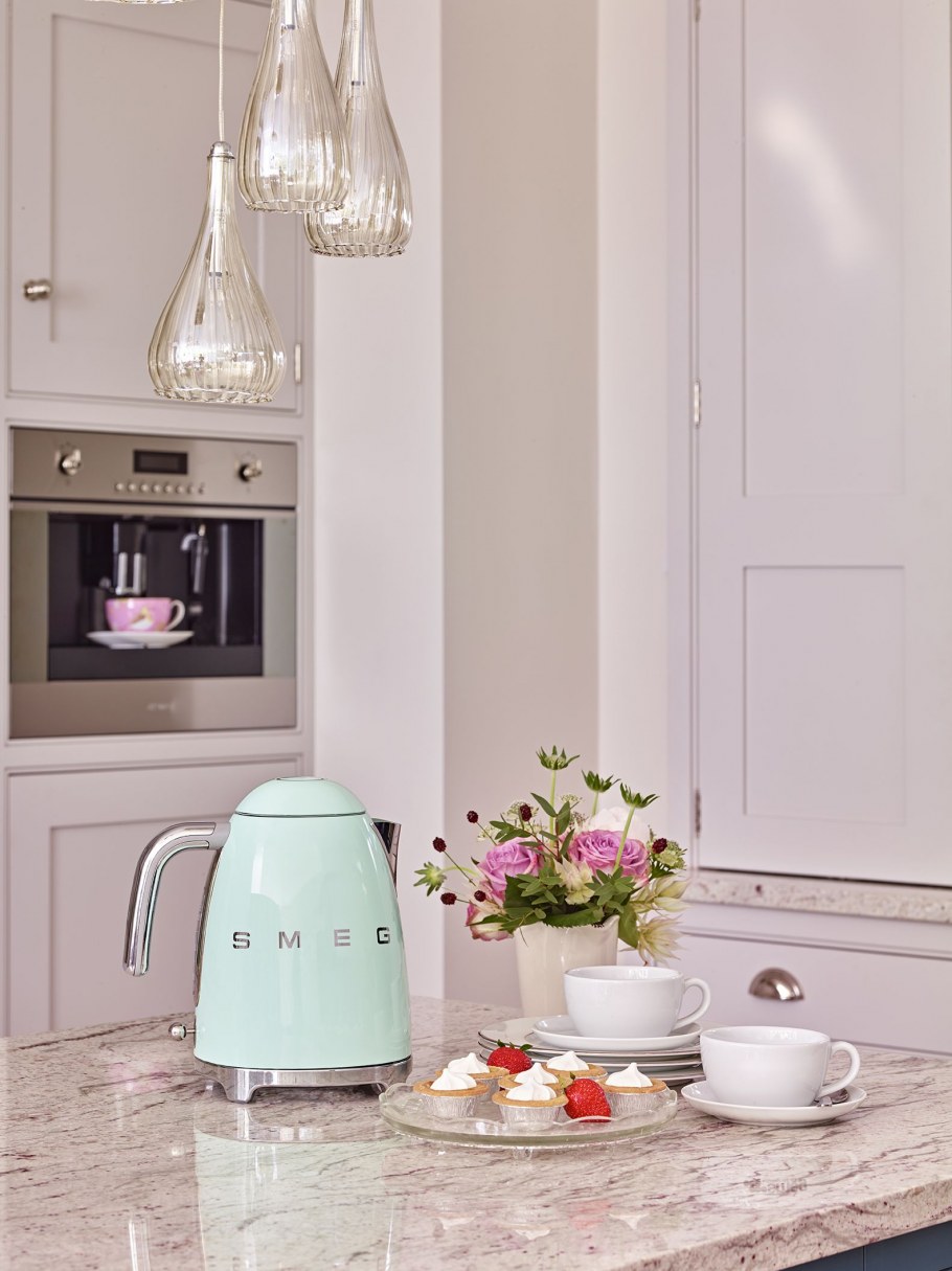 Чайник Smeg klf05