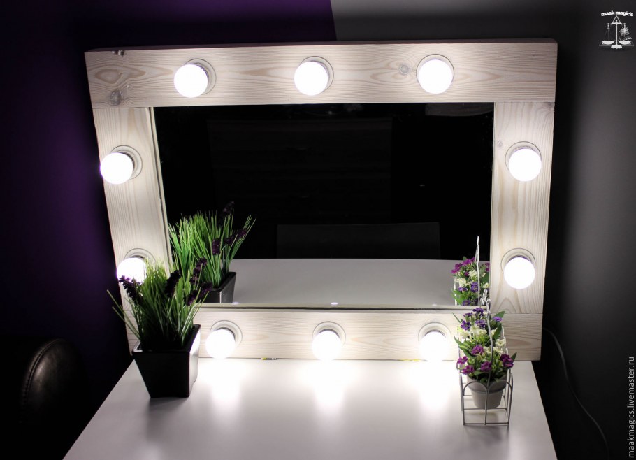 Зеркало с лампами