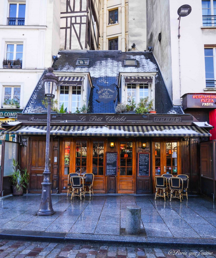 Фасады кафе в Париже