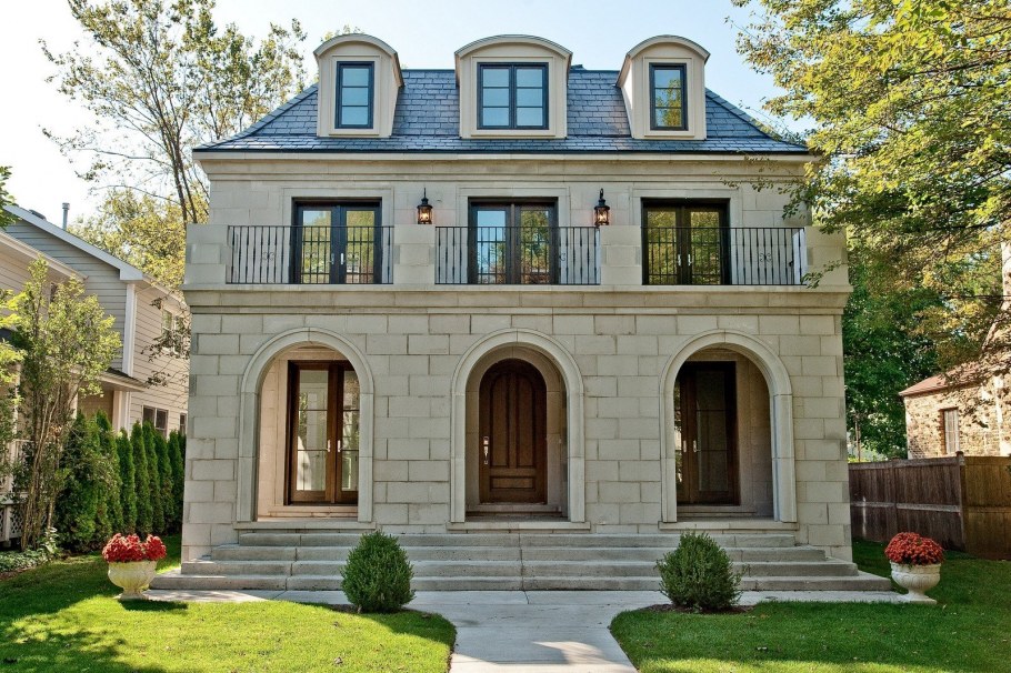 Фасад из известняка