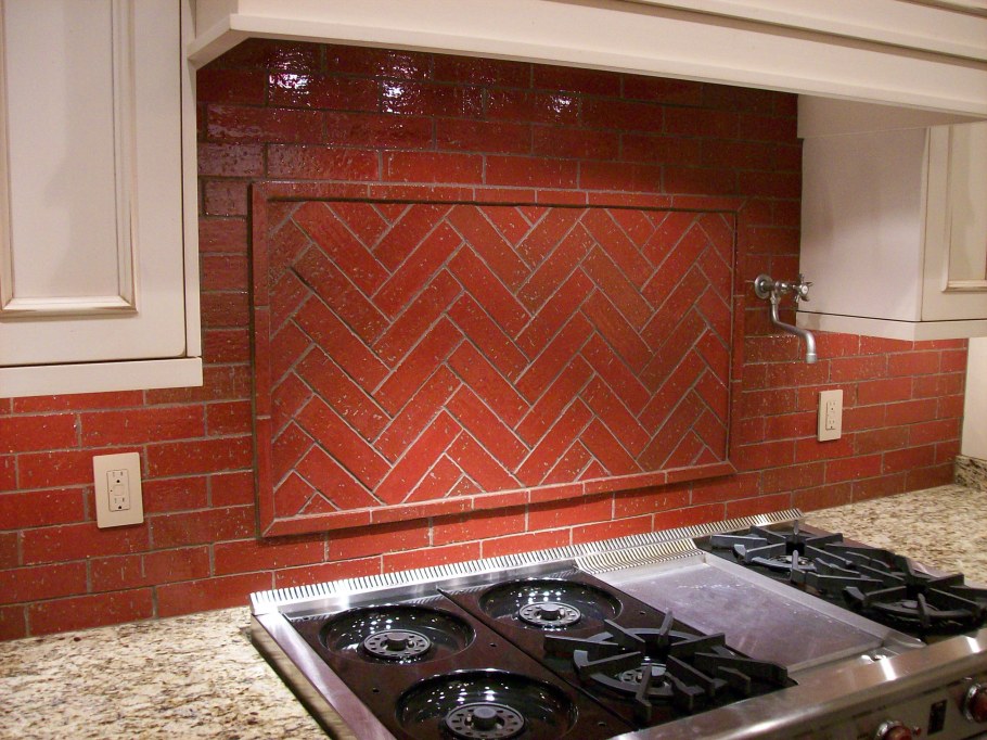 Кладка плитки на кухне