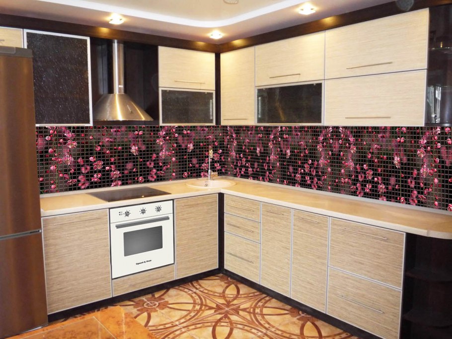 Кухонные гарнитуры с мозаикой
