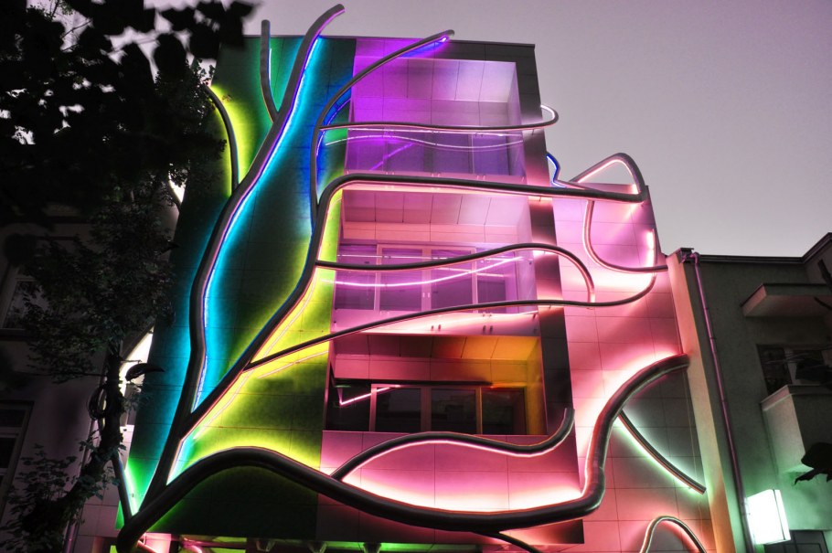 Дом геометрической формы