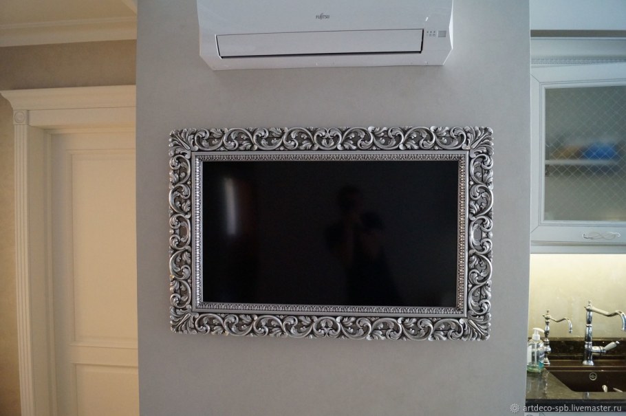 Телевизор в багетной раме