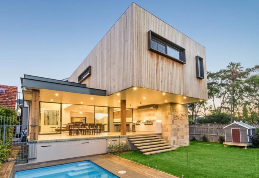 Стильный двухэтажный дом